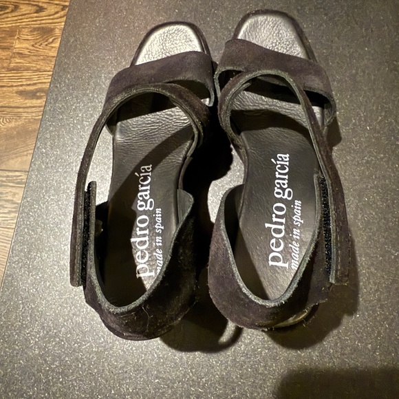 Pedro Garcia Black Suede Wedge Sandals 38 - Worn once! Size 7.5 or 8 US - Picture 3 of 13